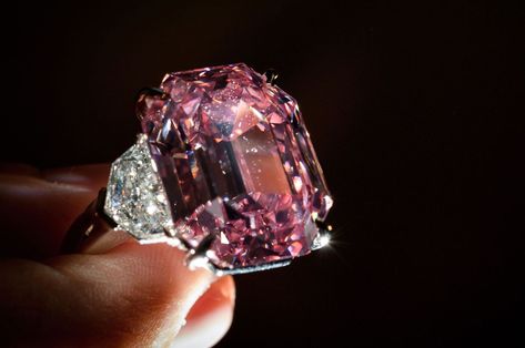 'Pink Legacy' Most Expensive Ring, Most Expensive Jewelry, Pink Diamonds Engagement, Expensive Rings, Expensive Diamond, Pink Diamond Ring, Cecil Beaton, Expensive Jewelry Luxury, Luxury Jewelry Brands