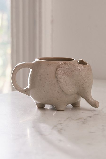 Golden Chalice, Elephant Mug, Party Glasses, Sculptures Céramiques, Tanah Liat, Animal Mugs, Clay Mugs, Ceramics Ideas Pottery, Cool Mugs