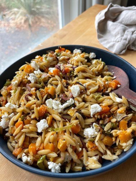 Fall Side Recipes, Light Fall Meals, Roasted Fall Salad, Fall Couscous Recipes, Cranberry Orzo Salad, Healthy Reheatable Meals, Pasta Salad Recipes Fall, Healthy Orzo Salad Recipes, Thanksgiving Orzo Salad