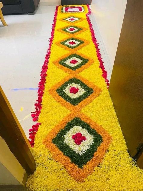 Floral Rangoli, Wedding Trays, Welcome Baby Party, Bride To Be Decorations, Welcome Decoration, Simple Flower Rangoli, Welcome Home Decorations, Poster Rangoli, Ring Platter