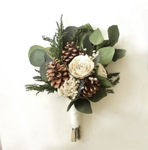 Bridal Bouquet Eucalyptus, Eucalyptus Bridal Bouquet, Pine Cone Wedding, Bouquet Eucalyptus, Evergreen Wedding, Winter Bridal Bouquets, Wedding Woodland, Winter Wedding Bridesmaids, Eucalyptus Bouquet