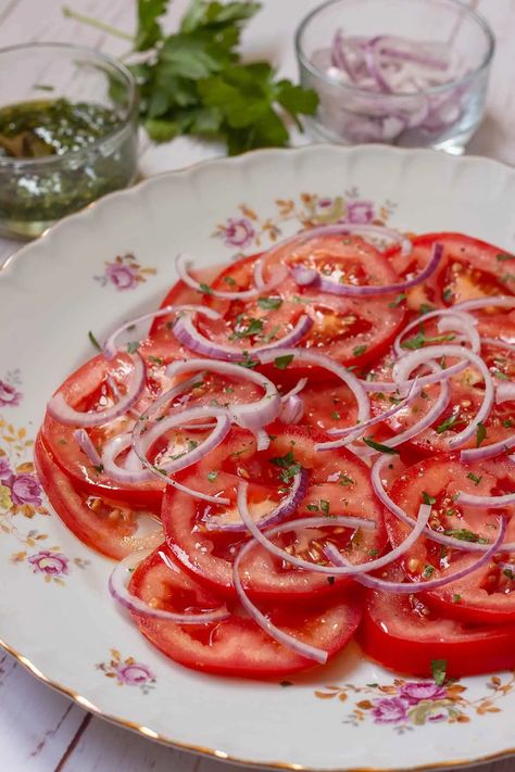 Spanish tomato salad - Ensalada de tomate - Discover Spain Today Spanish Tomato Salad, Marinated Tomato Salad, Spanish Soup, Tapas Dishes, Watermelon Gazpacho, Sherry Vinegar, Summer Salad Recipes, Spanish Food, Tomato Salad