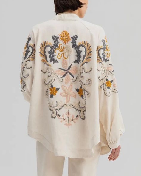 the Gwen Embroidered Kimono Jacket showcases a beautifully embroidered floral design on the back and down each sleeve. In an elegant array of gentle colors like gray, ivory, gold, and blush🌾add this unique piece to your closet today! Linen Kimono, Linen Vest, Bohemian Kimono, Embroidered Kimono, Layered Fashion, Embroidered Linen, Linen Jacket, Summer Jacket, Kimono Jacket