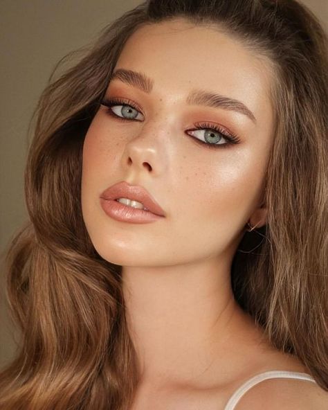 Natural Makeup Formal Brown Eyes, Smokey Makeup Blue Eyes, Smokey Fall Eye Makeup, Fall Bride Makeup Green Eyes, Fall Makeup Green Eyes, Soft Glam For Green Eyes, Makeup To Enhance Green Eyes, Wedding Makeup For Green Eyes Brown Hair, Fall Makeup For Blue Eyes