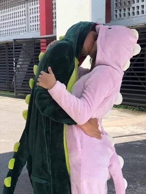 Couples Onesies, Photos Couple Mignon, Matching Onesies, Cute Couples Costumes, Matching Halloween Costumes, Couple Fits, Couples Halloween Outfits, Cute Couple Halloween Costumes, Cute Couple Outfits