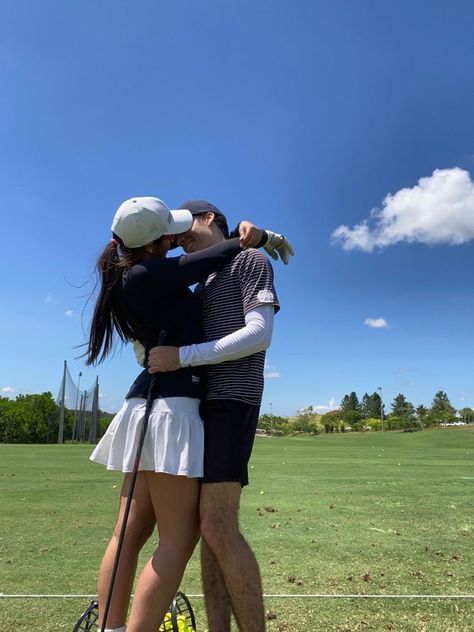 Cute Couple Pics Golf, Golf Aesthetic Couples, Couple Golf Outfits, Cute Golf Couples Pictures, Golf With Boyfriend, Couples Golf Outfit, Golf Boyfriend Aesthetic, Matching Golf Outfits Couples, Golf Wife Aesthetic