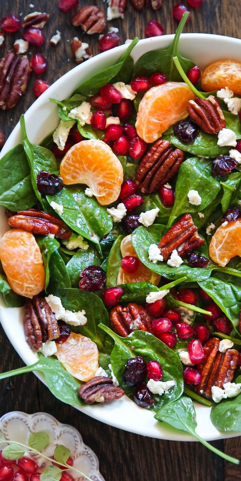 Christmas Salad with Spinach, Mandarin Oranges, Pecans, Cranberries, Pomegranate, Goat Cheese, and homemade Honey-Mustard-Lime Dressing in a white bowl. Pomegranate Goat Cheese, Christmas Main Course, Salad Recipes Holidays, Spinach Goat Cheese, Salad With Spinach, Holiday Salad, Christmas Salad Recipes, Christmas Salad, Winter Salad Recipes