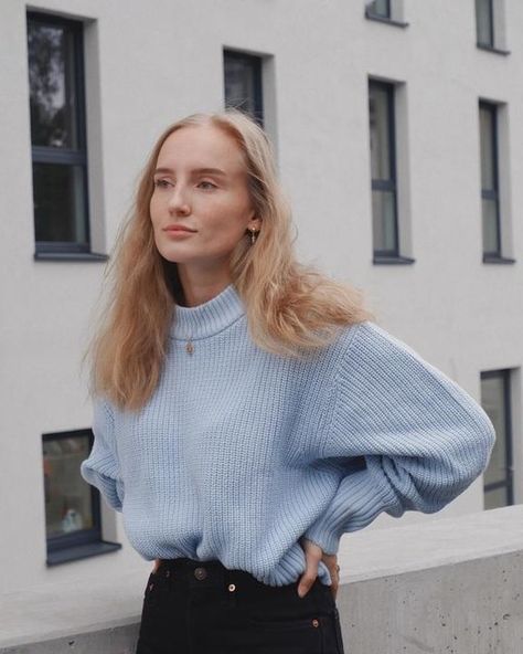 Knit sweater - Light blue - Knitted tops - Monki GB Blue Minimalist Outfit, Light Blue Knit Sweater Outfits, Light Blue T Shirt Outfit, Light Blue Sweater Outfit Winter, Light Blue Sweater Outfit, Blue Vest Outfit, Pond Aesthetic, Blue Outfit Winter, Jumper Outfits