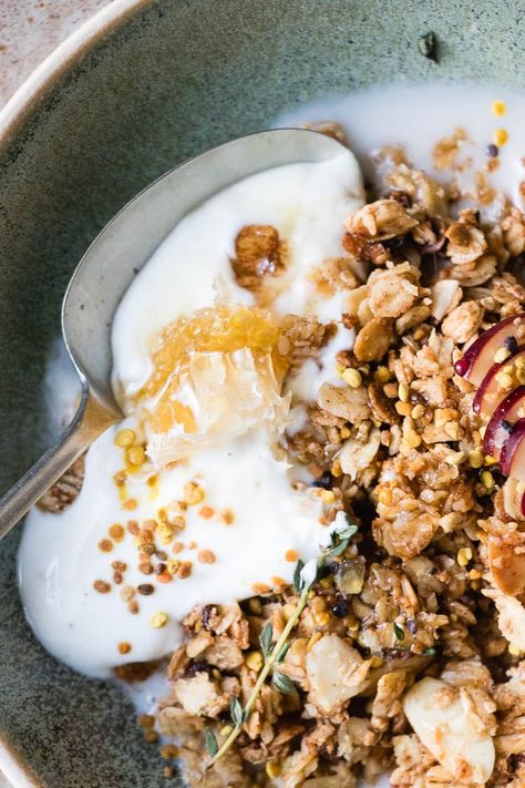 Inflammatory Meals, Granola Bowl, Healthy Oats, Maple Granola, Winter Breakfast, Cleaner Eating, Granola Breakfast, Meal Prep Clean Eating, Warm Breakfast