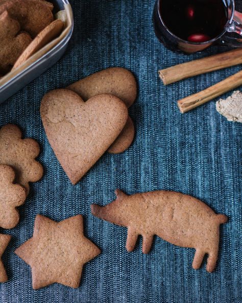 Swedish gingerbread cookies—for your health – Swedish Spoon Swedish Gingerbread, Swedish Treats, Types Of Buns, Swedish Cookies, Coffee Party, Scandinavian Food, Gingerbread Recipe, Swedish Recipes, Spice Cookies