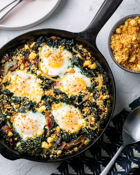 Eggs Baked in Lacinato Kale & Bacon Gelson's Eggs And Kale, Healthy Frittata, Lacinato Kale, Leftover Cornbread, Baked Kale, Fresh Bread Crumbs, Best Brunch Recipes, Light Breakfast, Farm Eggs