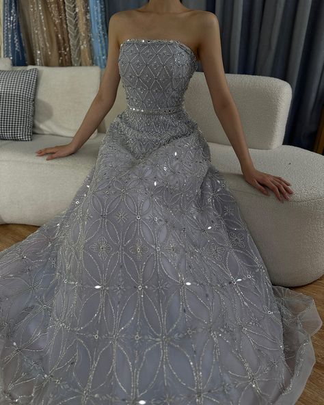 Dress For Formal, Elegant Long Dress, Strapless Evening Gowns, Silver Gown, Long Evening Dresses, Classy Prom Dresses, Prom Dress Inspiration, Stylish Work Outfits, Mothers Dresses