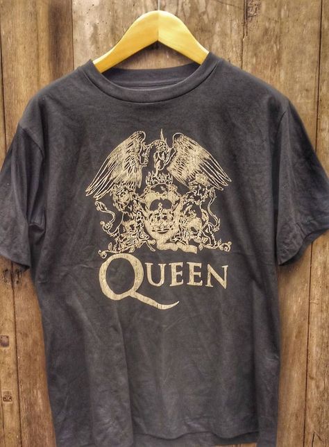 Outfit Ideas Tshirt, Whitesnake Band, Bts 21, Types Of Cotton Fabric, Tshirt Design Ideas, Gender Expression, Vintage Band Shirts, Vintage Band T Shirts, Clothes Board