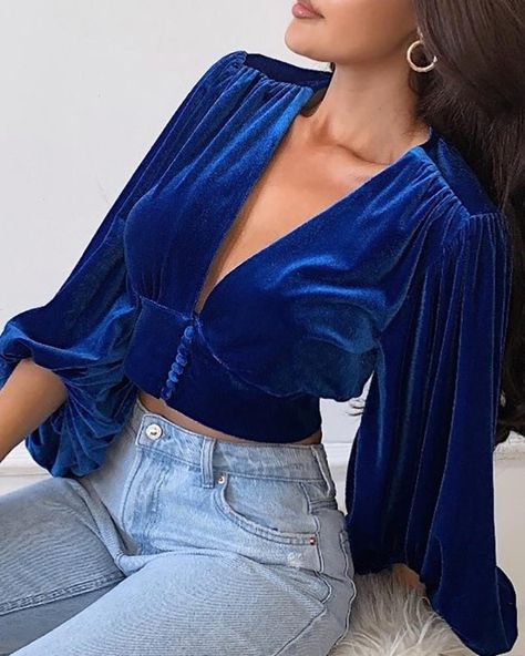 Velvet Crop Top Outfit, Tops Online Shopping, Ruched Crop Top, Velvet Clothes, Trendy Fashion Tops, Ruched Top, Classy Dress Outfits, Crop Top Outfits, Tops Online