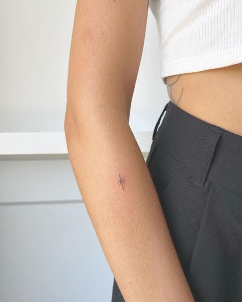 Cute Tiny Tattoos, Dainty Tattoos, Body Modifications, Get A Tattoo, Tiny Tattoos, Tattoos And Piercings, Tattoo Design, How To Look Pretty, Triangle Tattoo