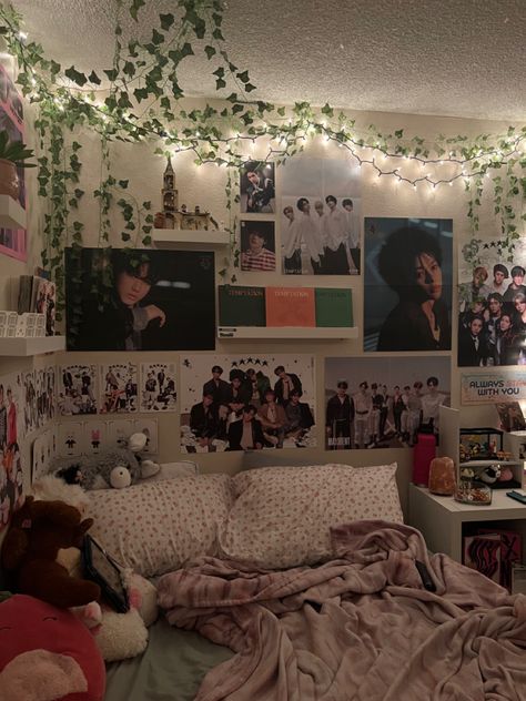 Kpop Inspired Room, Army Room Decor, Cute Bedroom Ideas, Room Redesign, Pinterest Room Decor, Cute Room Ideas, Cozy Room Decor, Aesthetic Rooms, Pretty Room