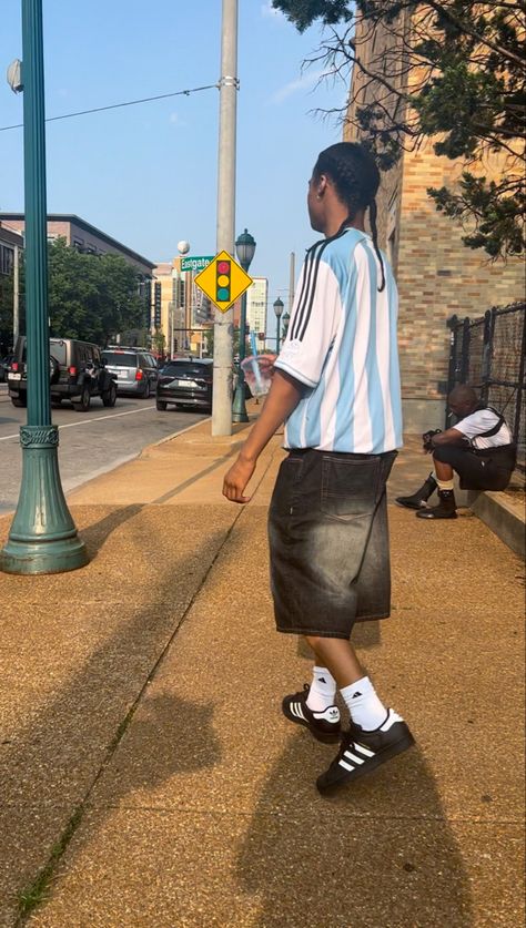 Men Streetwear Outfits, Adidas Superstar Outfit, Superstar Outfit, Cool Shorts, Football Jersey Outfit, Inspo Fits, Samba Outfit, Black Men Fashion Casual, Streetwear 90s