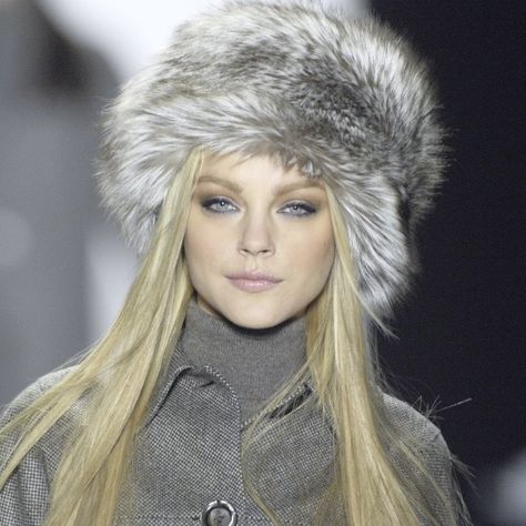 jessica stam Winter Coquette Aesthetic, Winter Coquette, Jimin Black Hair, Alena Shishkova, Vlada Roslyakova, Jessica Stam, Doll Aesthetic, Aesthetic Tumblr, Gisele Bündchen