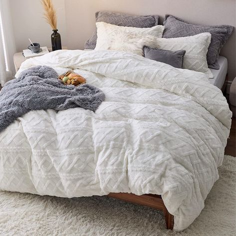 Fluffy & Soft Fluffy Duvet, Fluffy Comforter, Duvet Cover Queen, Fluffy Bedding, White Duvet Covers, White Duvet, Living Room Spaces, Duvet Covers Twin, Comforter Cover