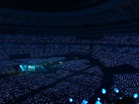 Army Ocean, Twitter Bts, Concert Aesthetic, Concert Venue, Army Wallpaper, Bts Love Yourself, Bts Tweet, Boy Band, Bts Group