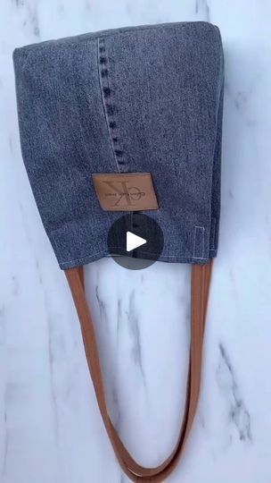 Diy Jean Purse, Jeans Recycle Ideas, Jeans Bags Ideas, Diy Jean Bag, Denim Bags From Jeans, Upcycled Denim Diy, Diy Jeans Crafts, Old Clothes Diy, Diy Bags Jeans