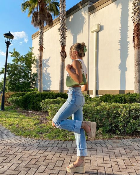 Wedge Heel Sandals Outfit, Jeans With Heels Outfits Summer, Sandal Platform Outfit, Cute Wedge Sandals, Wedge Heels Outfit Jeans, Casual Sandals Outfit, Cute Outfits With Wedges, Wedge Sandals Outfit Jeans, Espadrilles Sandals Outfit