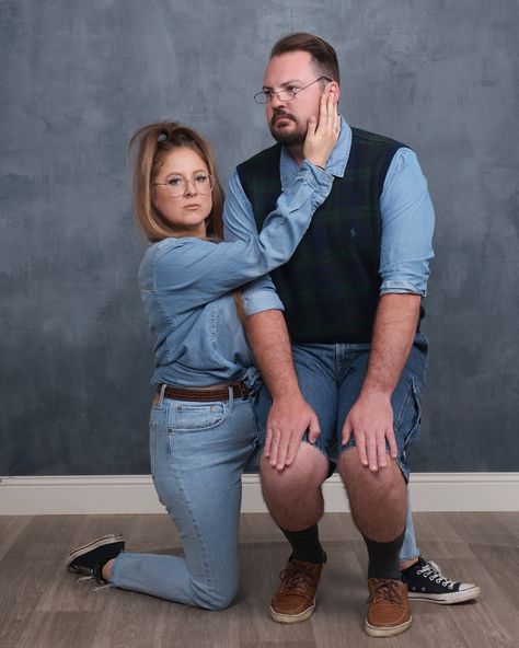 Awkward Couple Photoshoot, Jcpenny Photos, Sibling Photoshoot Ideas, Awkward Family Photos Christmas, Awkward Couple, Best Friend Picture Ideas, Awkward Family Pictures, Awkward Family Portraits, Funny Couple Photos