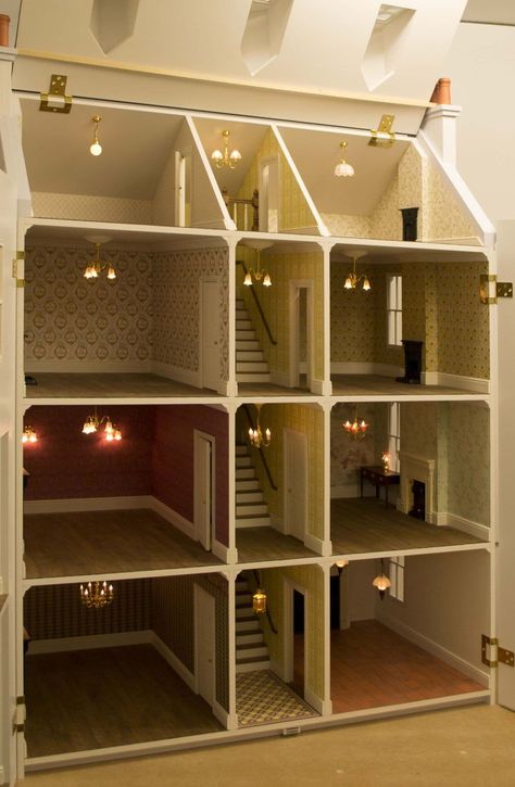 Dollhouse Stairs Diy, Big Dollhouse, Wood Doll House, Big Doll House, Room Box Miniatures, Doll Furniture Diy, House Cottage, Doll House Plans, Mini Doll House