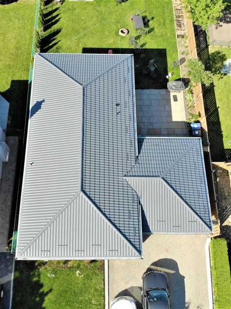 Metal roof in Mississauga installed! - Metal Roof Experts in Ontario, Toronto, Canada. Roofing Sheets Design, Sloping Roof Designs, Carbon Slate, Metal Roof Construction, Roof Options, Seacliff House, Residential Metal Roofing, Metal Sheet Design, Slate Color