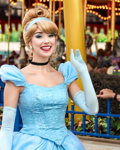 Cinderella Wig, Disneyland Usa, Cinderella Face Character, Cinderella Face, Princess Royalty, Disney Poses, Cinderella Hair, Cinderella Cosplay, Disneyland Princess