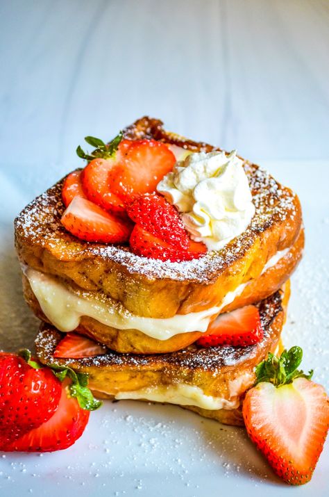 Cream Cheese Stuffed French Toast, Cheesecake French Toast, French Toast Sandwich, Stuffed French Toast Cream Cheese, Brioche French Toast, Best French Toast, French Toast Casserole Recipes, Stuffed French Toast, French Toast Breakfast