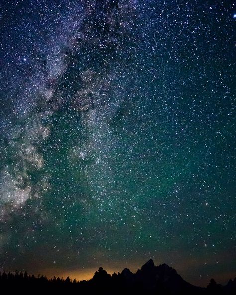 Wyoming Stargazing Itinerary: 5 Days Exploring Clear Night Skies Star Pics Night Skies, Colorado Stargazing, 20s Life, Star Filled Night Sky, Montana Night Sky, Travel Wyoming, Wyoming Night Sky, Clear Night Sky, National Park Lodges