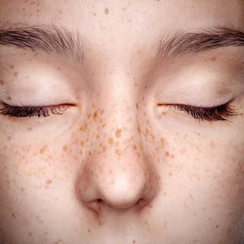 Freckle Tattoos Are a Thing: Here's Why the Cute Ink Is Trending - Allure Tattooed Freckles, Beautiful Freckles, Retro Tattoos, Brown Spots Removal, Tattoo Trends, Beauty Trends, Character Inspiration, Portrait Tattoo, Close Up