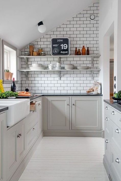 Excited kitchen design 4m x 3m #kitchendesign #homedecor #home #kitchen Dapur Skandinavia, Small Kitchen Inspiration, Small Kitchen Decoration, Серая Кухня, Interior Design Minimalist, Kabinet Dapur, Gray Cabinets, Tile Kitchen, Small Kitchen Decor