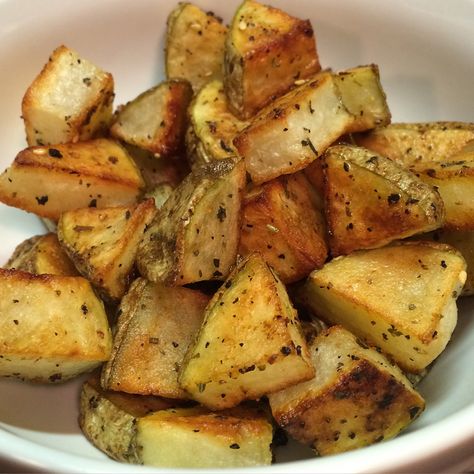 Diced Potatoes In Oven, Baked Potato Cubes, Best Oven Roasted Potatoes, Roasted Yukon Gold Potatoes, Oven Fried Potatoes, Potatoes In Oven, 20 Something, Oven Roasted Potatoes, Easy Potato Recipes