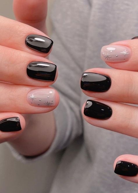 Black Gel Nails, Trending Nails, January Nails, Short Gel Nails, Gelish Nails, Simple Gel Nails, Black Nail Designs, Cute Gel Nails, Short Nail Designs