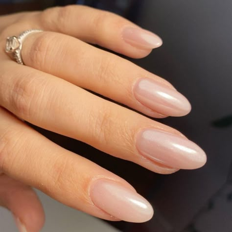 33 Hailey Bieber Glazed Donut Nails : Inspired Pearl Nails 1 - Fab Mood | Wedding Colours, Wedding Themes, Wedding colour palettes Hailey Bieber Glazed Donut Nails, Bold Nails, Glazed Donut Nails, Donut Nails, Glazed Donut, Nail Trend, Pearl Nails, Bride Nails, Neutral Nails