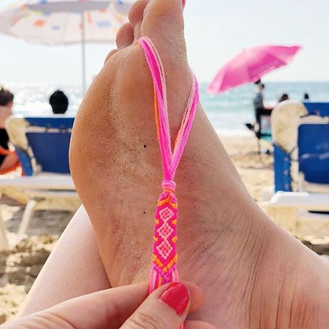 Knot Bracelet Designs, Tie Off Friendship Bracelet, Obx String Bracelet, Bracelet Loop Knot, Bracelet Start Loop, Friendship Bracelet Summer, Anklet Friendship Bracelet, Ending Friendship Bracelets, Four Strand Friendship Bracelets