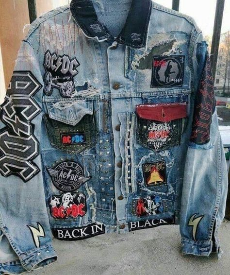 Punk Jean Jacket, Punk Denim Jacket, Outfit Denim Jacket, Jean Jacket Diy, Customised Denim Jacket, Jacket With Patches, Custom Jean Jacket, Jacket Patches, Diy Denim Jacket