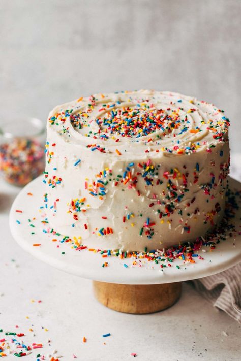 This is the BEST funfetti cake recipe! It's super moist, soft, and loaded with vanilla and sprinkles. It's smothered in a simple American buttercream to make a perfect classic birthday cake. #funfetti #birthdaycake #funfetticake #layercake #butternutbakery | butternutbakeryblog.com Butternut Bakery, Moist Vanilla Cake, Baking Journal, Vanilla Cake Recipe, Funfetti Cake, Dessert Bar, Cute Birthday Cakes, White Cake, Pretty Cakes