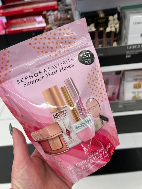 Sephora Must Haves, Sephora Gift Sets, Preppy Makeup, Summer Must Haves, Holiday Lip, Sephora Favorites, Makeup Bag Essentials, Sephora Skin Care, Skincare Samples