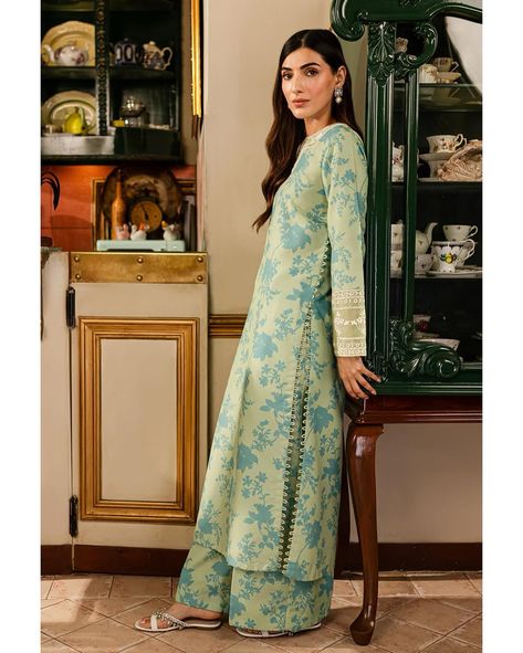 💬 your favourite lawn Silk CO-Ord !! www.brandaffection.uk Link in bio 👆 #designerlawn #designerlawnsuitsuk #silksuits #lawnsilk #lawnreadytowear #asianfashionuk #desiclothesuk #pakistanicasualclothesuk #ukdesifashion #eidoutfits #baroqueofficial #pakistanidesignerwearuk #asianwearuk #pakistaniclothinguk #pakistanisuitsuk Shalwar Trouser Designs, Shirt With Plazo Designs, Long Shirt Design For Women Pakistani, Long Shirts For Women Pakistani, Shirts Designs Pakistani, Lawn Dress Design Ideas, Dress Design Pakistani, Lawn Dress Design, Apple Green Color