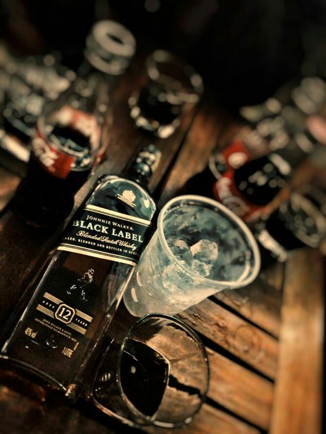 Johnie walker. Black label Johnny Walker Black Label, Black Label Whiskey, Label Aesthetic, Johnny Walker, Aesthetic Black And White, Fancy Drinks, Cute Texts For Him, Text For Him, Aesthetic Black