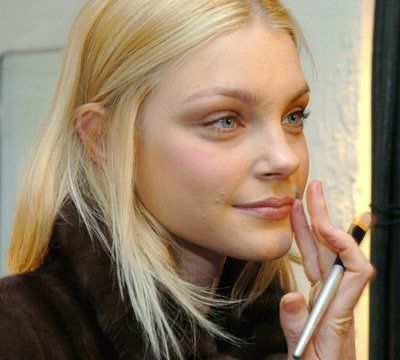 Slavic Dolls, Angelic Aesthetic, French Girl Aesthetic, 2023 Goals, Jessica Stam, Girly Makeup, Models Backstage, Gucci Spring, Cool Makeup Looks