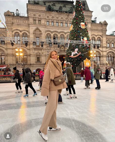 Ice Skating Rink Outfit, Skating Rink Outfit, Ice Skating Outfit Casual, London Photo Ideas, Nyc Winter Outfits, Skating Outfit, Winter Outfits Snow, December Outfits, Christmas Outfit Ideas