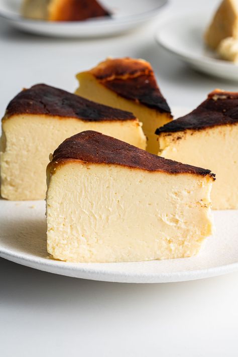 This Basque cheesecake recipe boasts a caramelized crust and creamy interior, highlighting its Basque origins. With minimal ingredients and no special pan or water bath required, this easy recipe promises a low effort high reward decadent dessert! Cheesecake Basque, Bakery Photoshoot, Basque Cheesecake Recipe, Burnt Cheese, Okonomi Kitchen, Creamy Cheesecake Recipe, Basque Cheesecake, Cake Mousse, Savoury Snacks