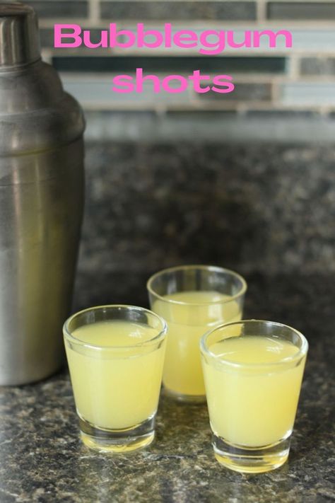 Shots Alcohol Recipes, Banana Liqueur, Bartender Drinks, Liquor Recipes, Cocktail Drinks Alcoholic, Shots Alcohol, Party Shots, Yummy Alcoholic Drinks, Liquor Drinks