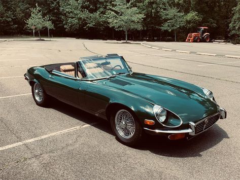 British Racing Green Cars, British Racing Green Aesthetic, Dating Loki, Dark Green Car, Green Jaguar, Jaguar Sport, Mercedes Benz For Sale, Jaguar Xke, Green Cars