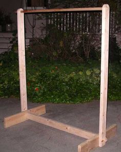 Diy Clothing Rack, Wooden Clothes Rack, Garage Sale Tips, Diy Clothes Rack, Sale Ideas, Craft Show Displays, English Springer, Craft Booth, Garment Racks