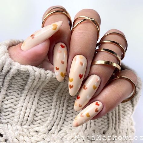 Top fall nails | fall nail ideas | fall nail designs | autumn nails | September and October nails Almond Nails Black And White, Simple Fall Nails, Unghie Nail Art, September Nails, November Nails, October Nails, Nagellack Trends, Cute Nails For Fall, Fall Acrylic Nails